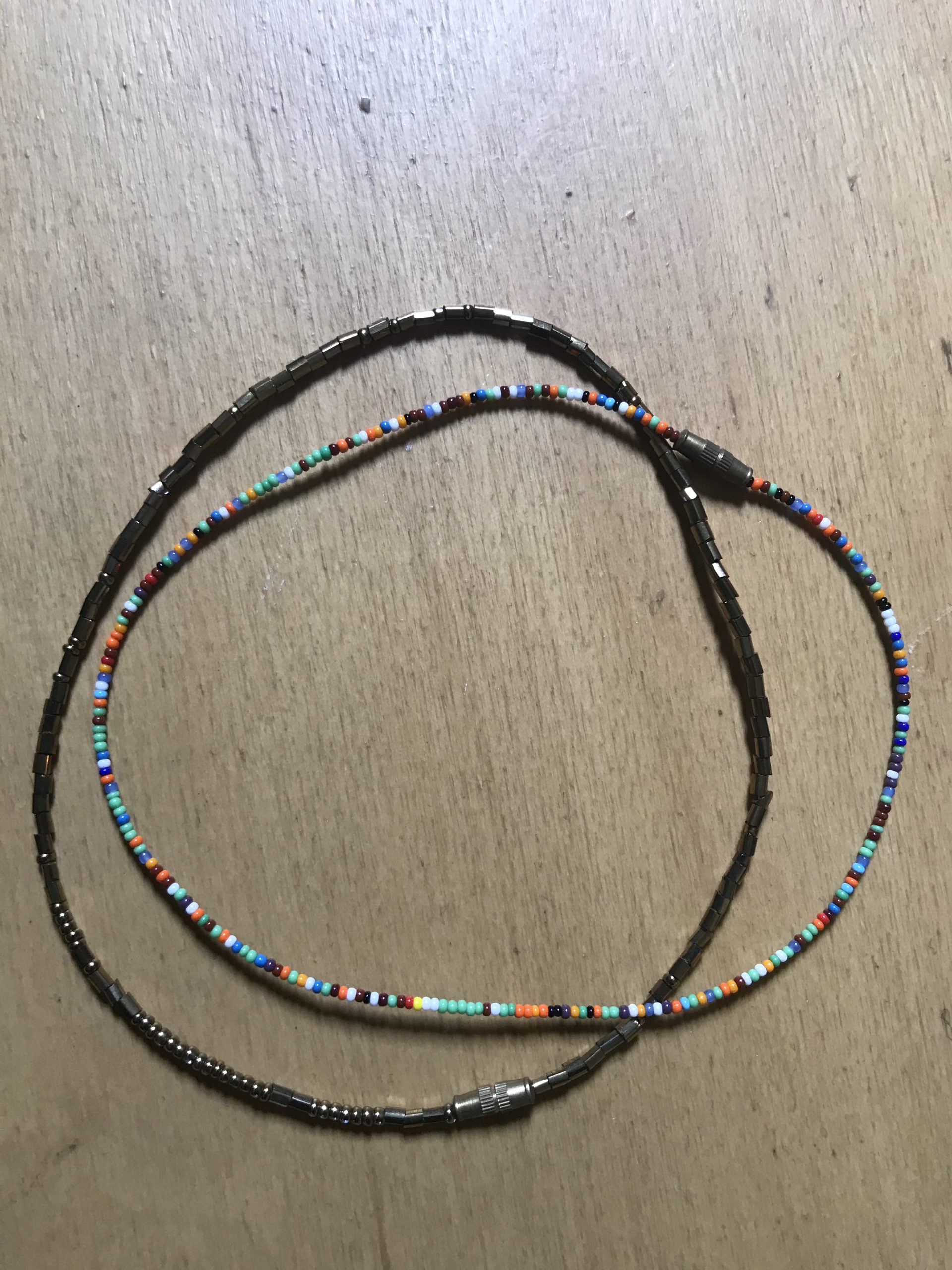 Rangs de perles colorées – Image 2