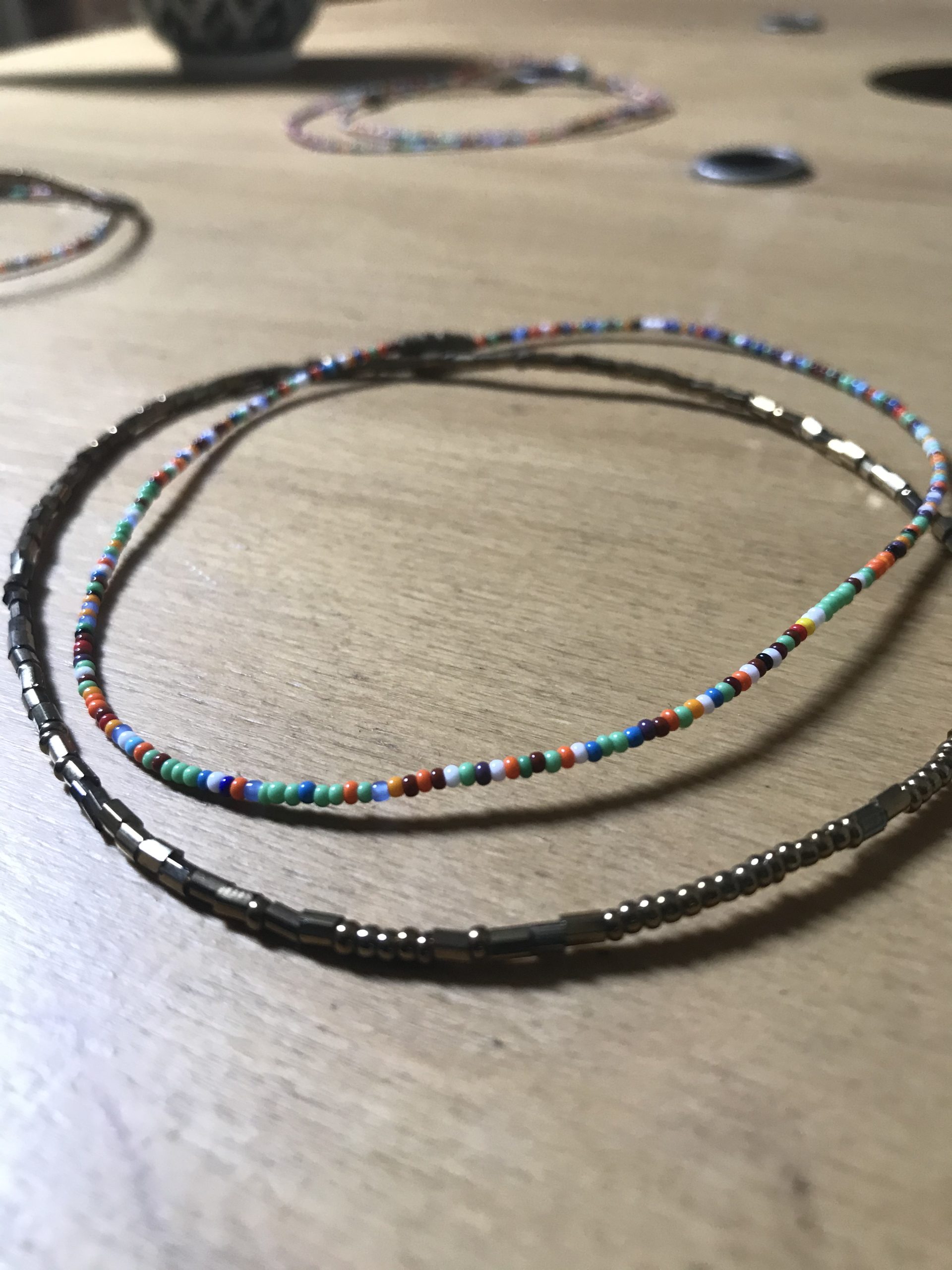 Rangs de perles colorées – Image 3