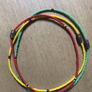 Rangs de perles colorées