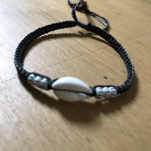 Bracelet cordon et cauri