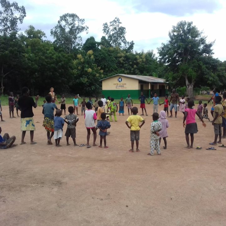 enfants-ronde-jeux-village-jaimesud