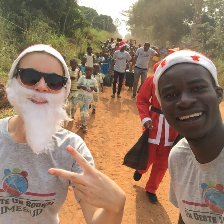 sourires-pour-noel-defile-benevoles